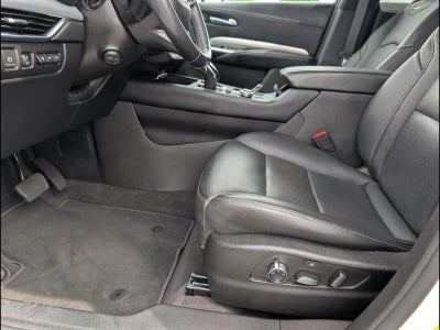 2022 Cadillac XT4 Premium Luxury