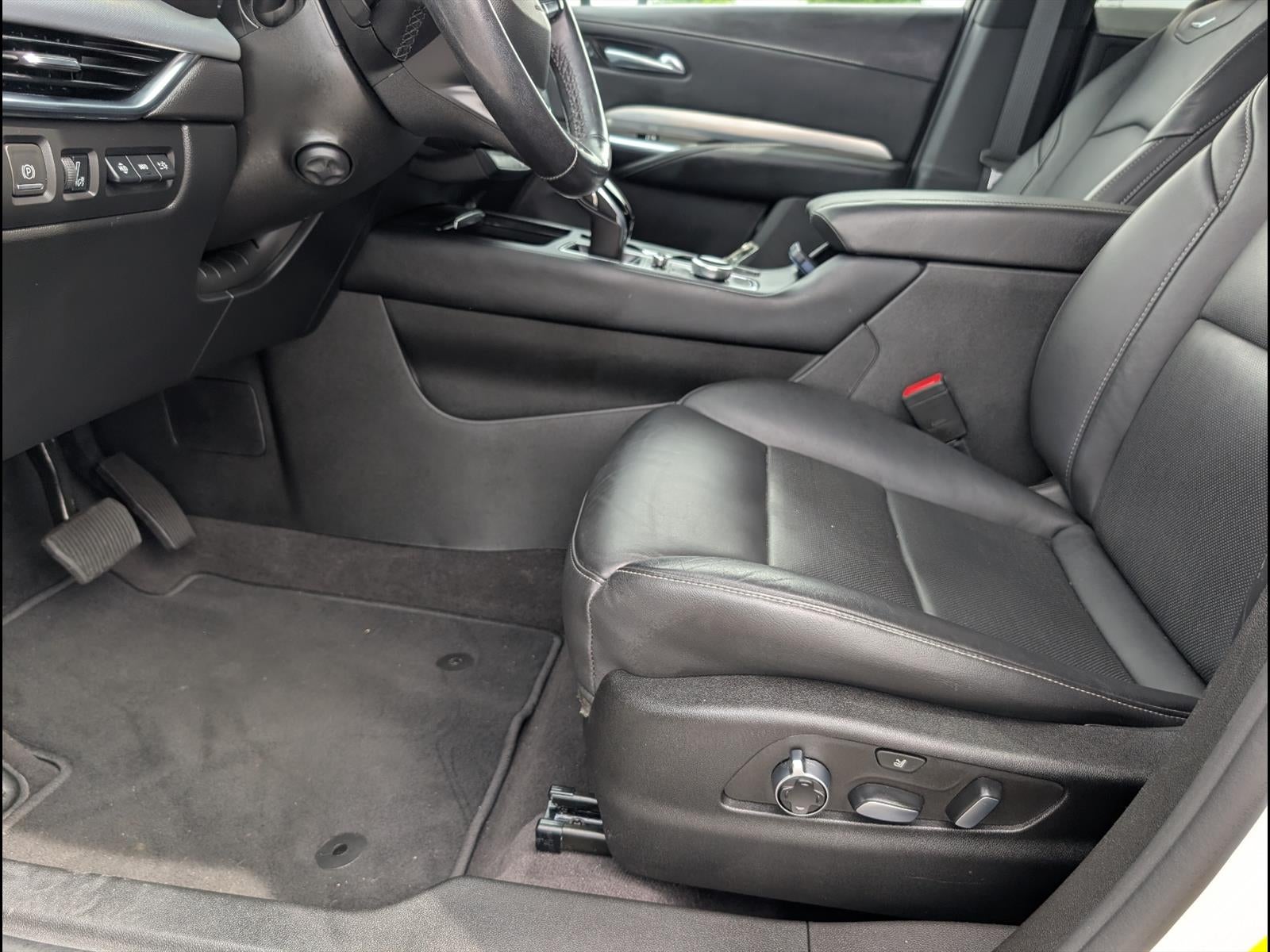 2022 Cadillac XT4 Premium Luxury