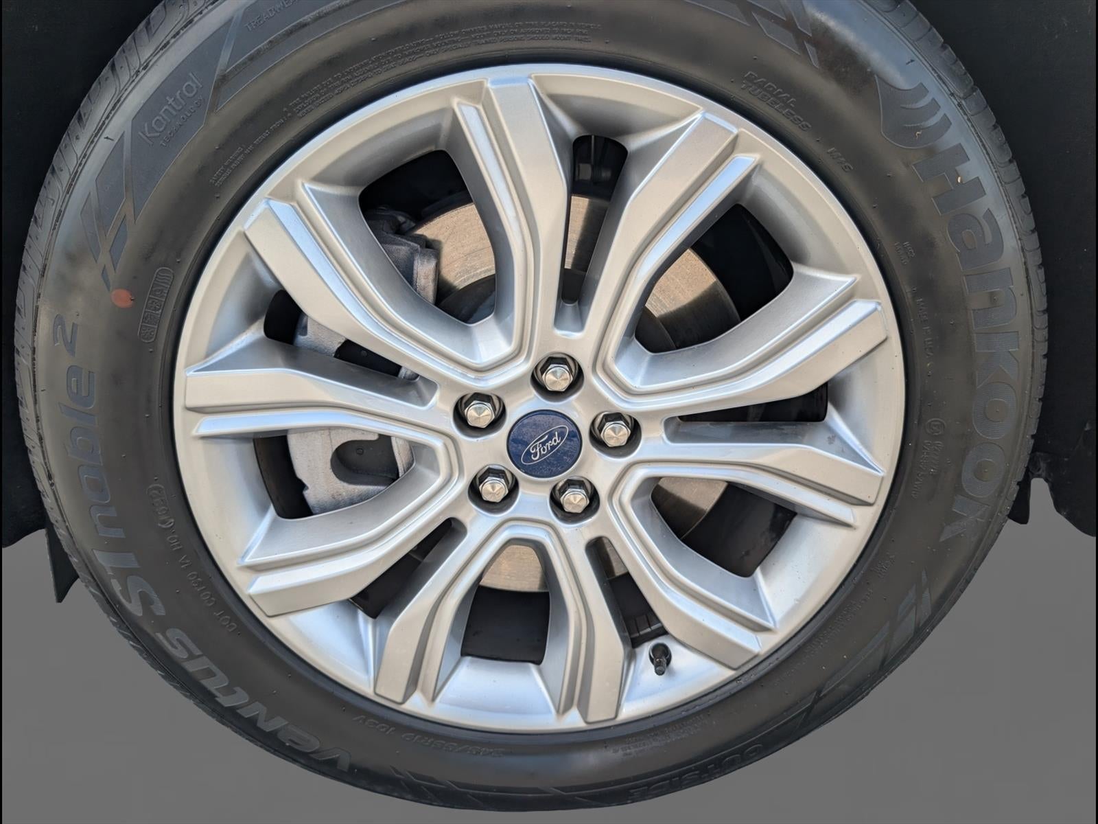 2022 Ford Edge Titanium