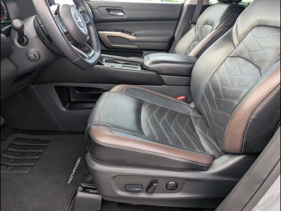 2024 Nissan Pathfinder Platinum
