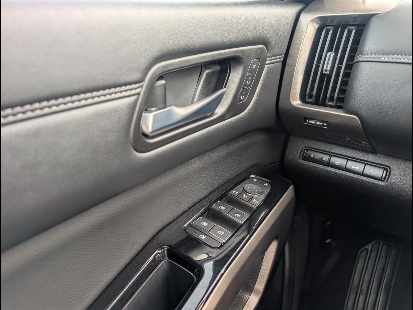 2024 Nissan Pathfinder Platinum