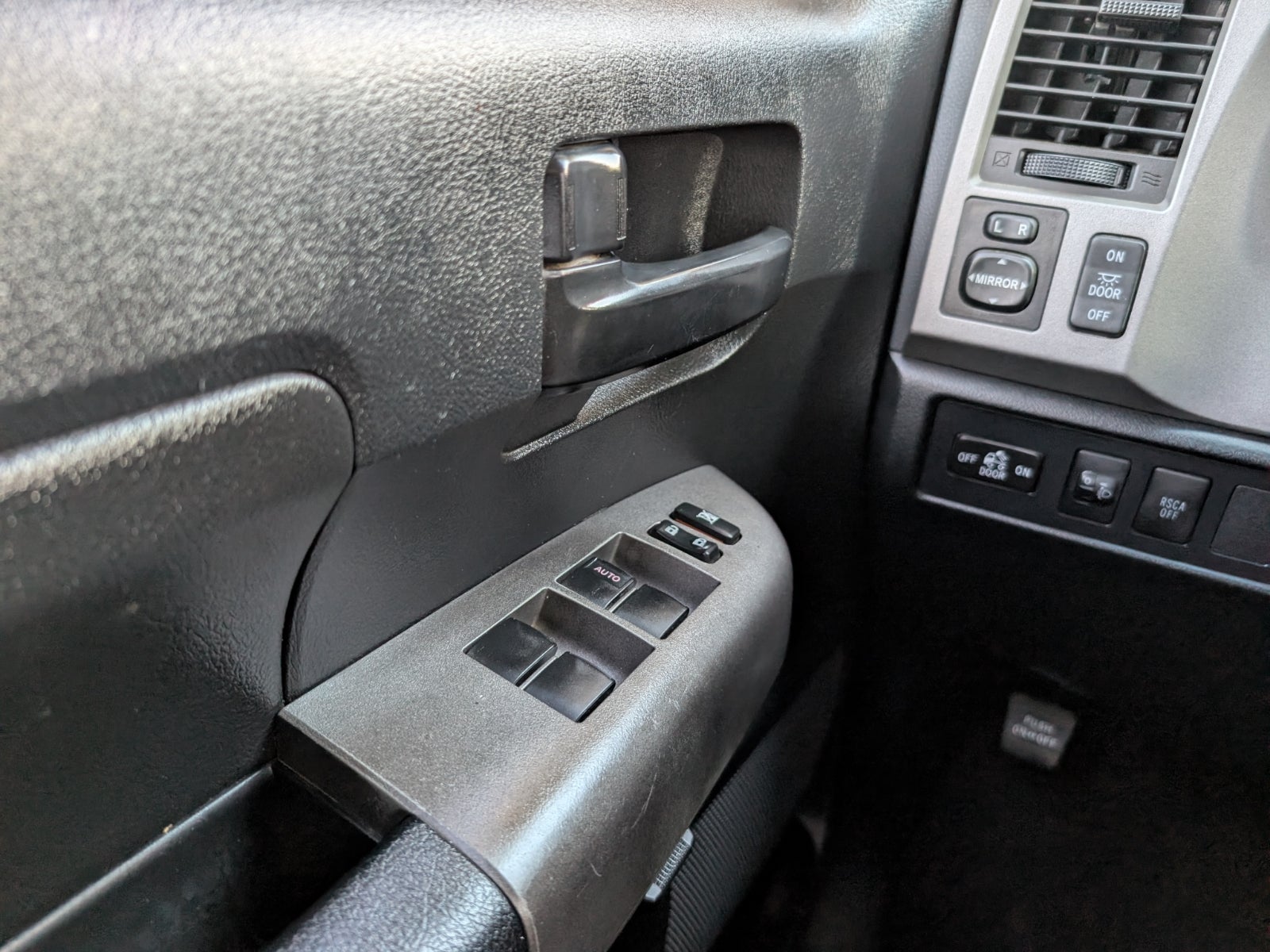 2012 Toyota Tundra 4WD Truck CrewMax 5.7L FFV V8 6-Spd AT (Natl)