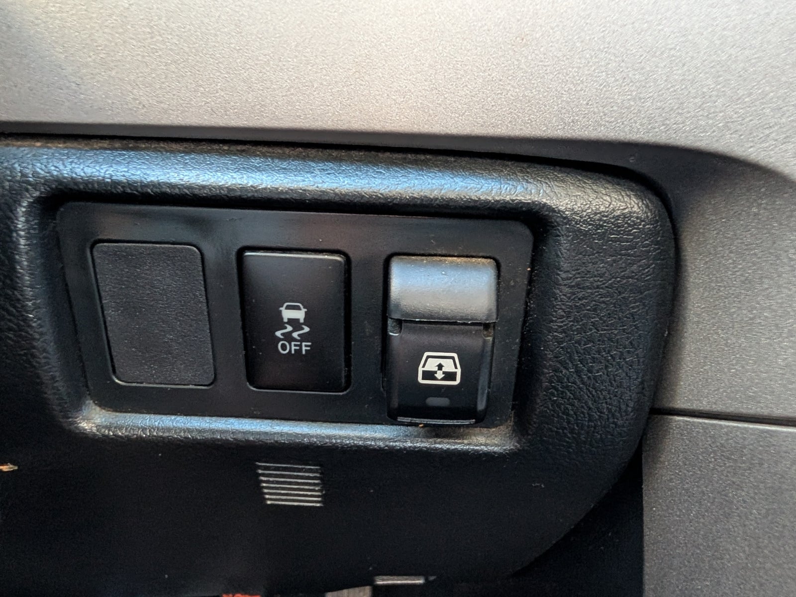 2012 Toyota Tundra 4WD Truck CrewMax 5.7L FFV V8 6-Spd AT (Natl)