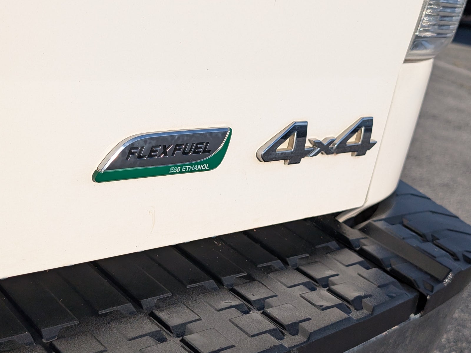 2012 Toyota Tundra 4WD Truck CrewMax 5.7L FFV V8 6-Spd AT (Natl)