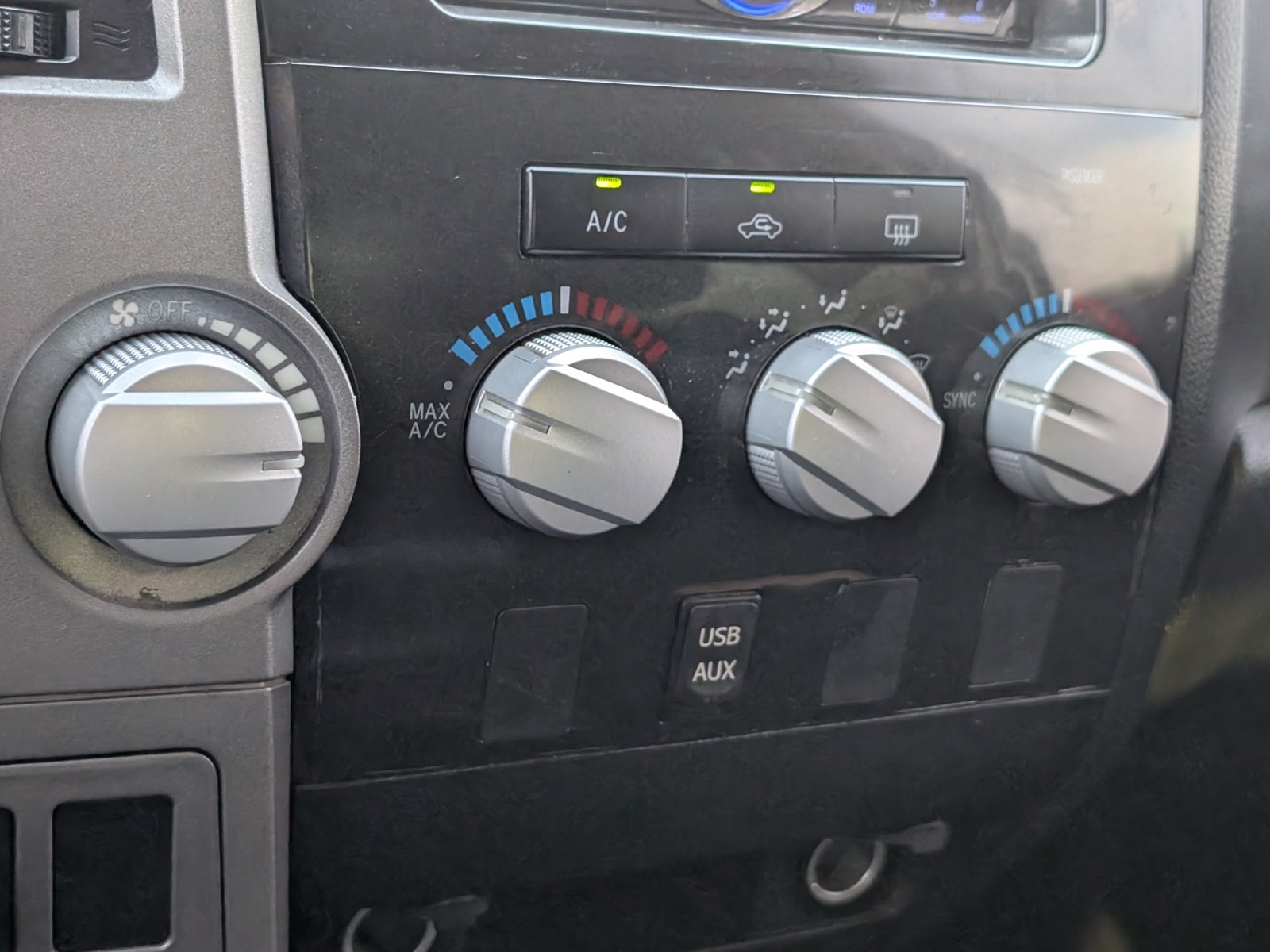 2012 Toyota Tundra 4WD Truck CrewMax 5.7L FFV V8 6-Spd AT (Natl)