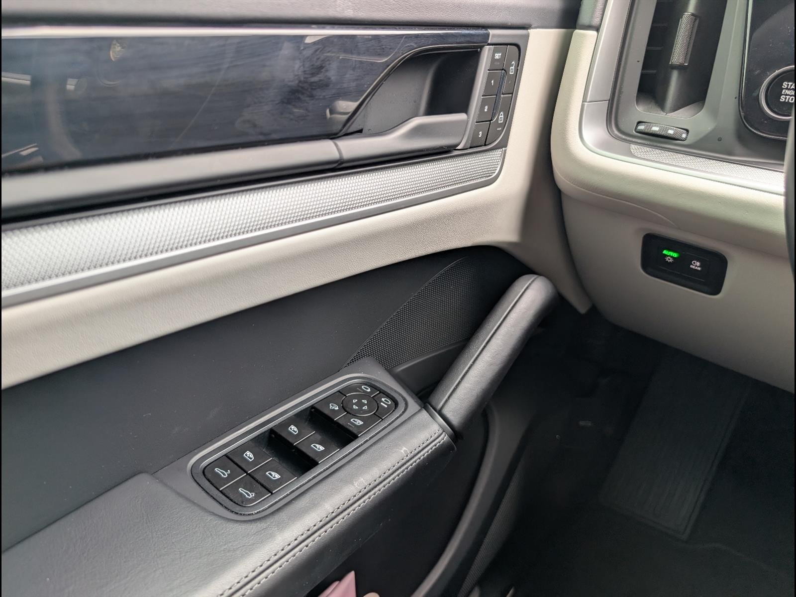 2024 Porsche Cayenne AWD