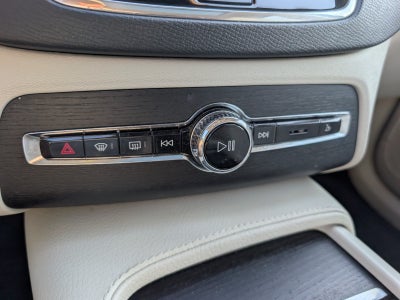 2020 Volvo XC90 Momentum