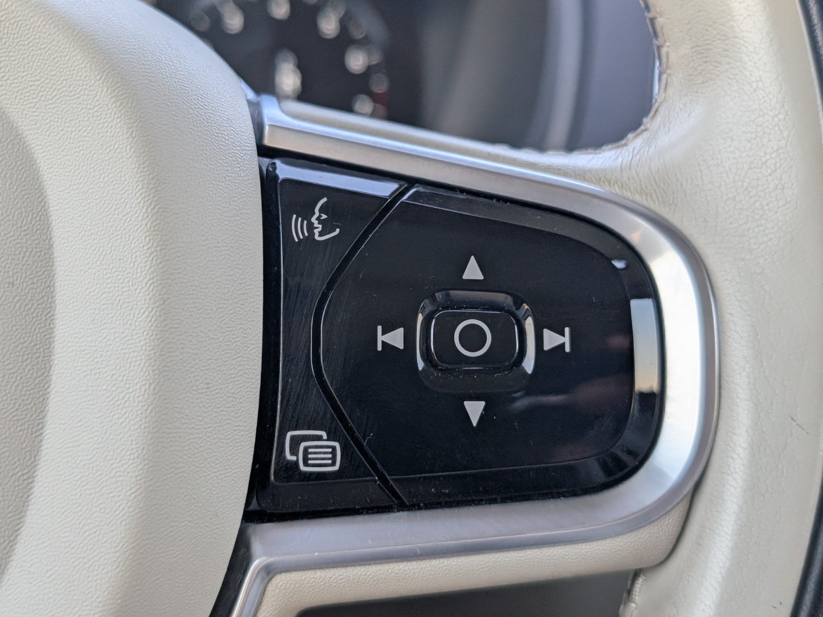 2020 Volvo XC90 Momentum