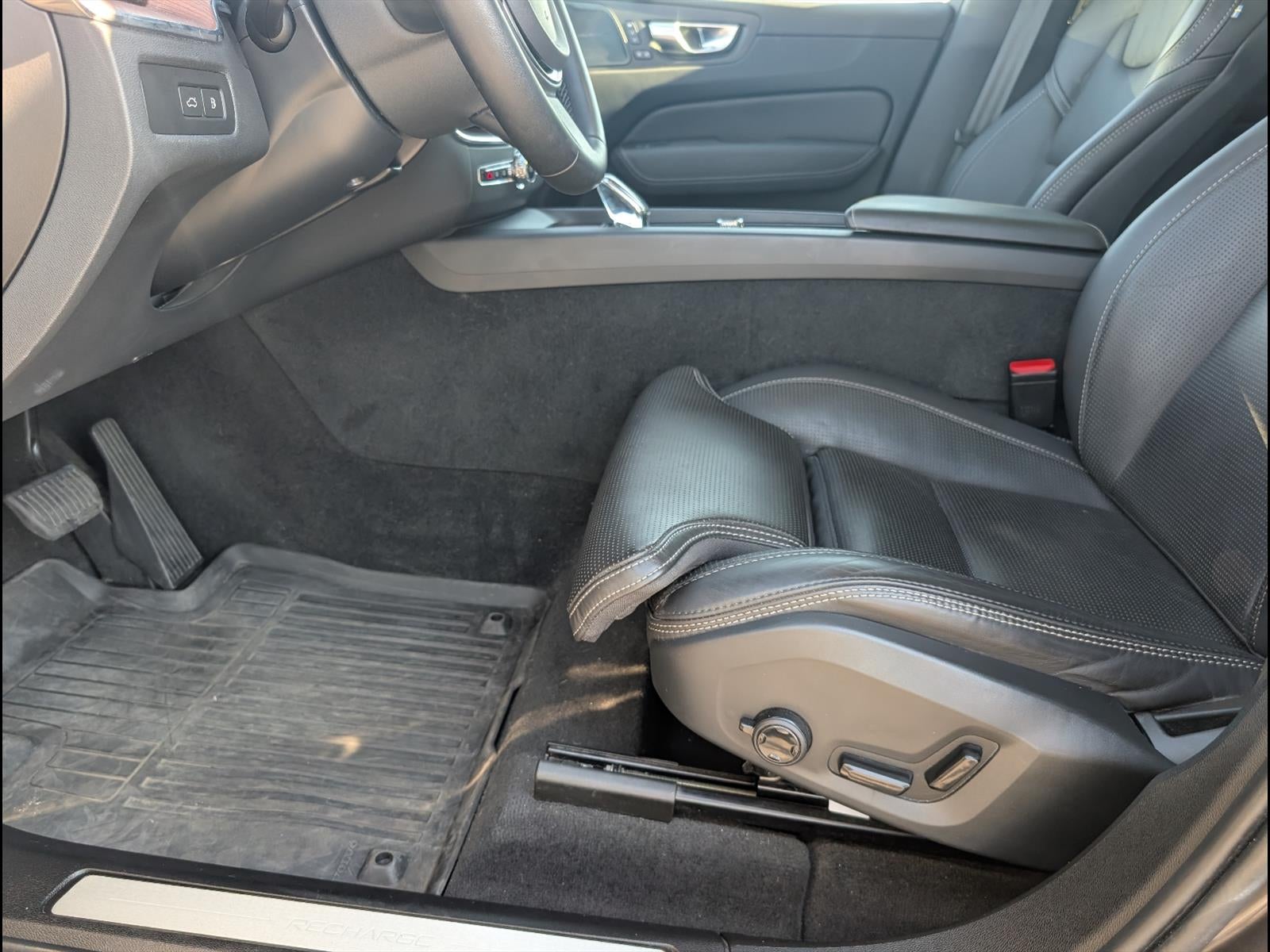 2023 Volvo XC60 Recharge Plug-In Hyb Ultimate Dark Theme