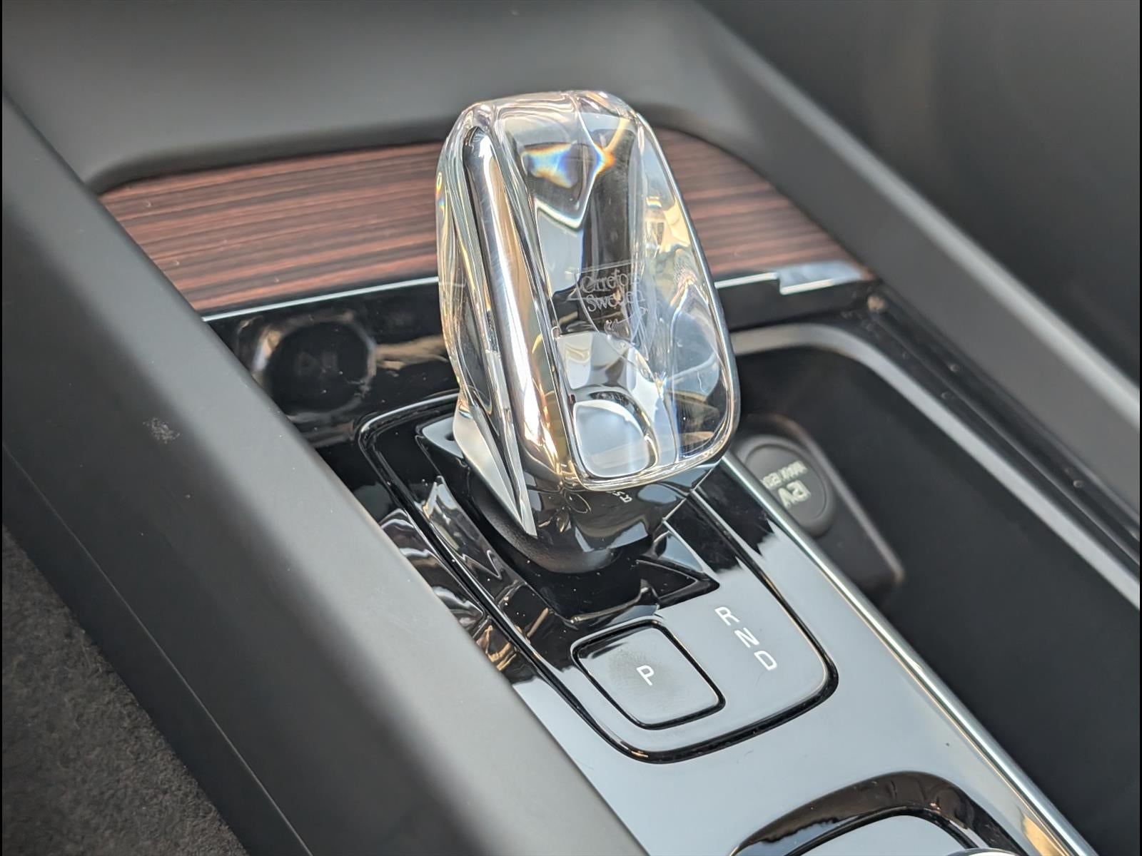 2023 Volvo XC60 Recharge Plug-In Hyb Ultimate Dark Theme