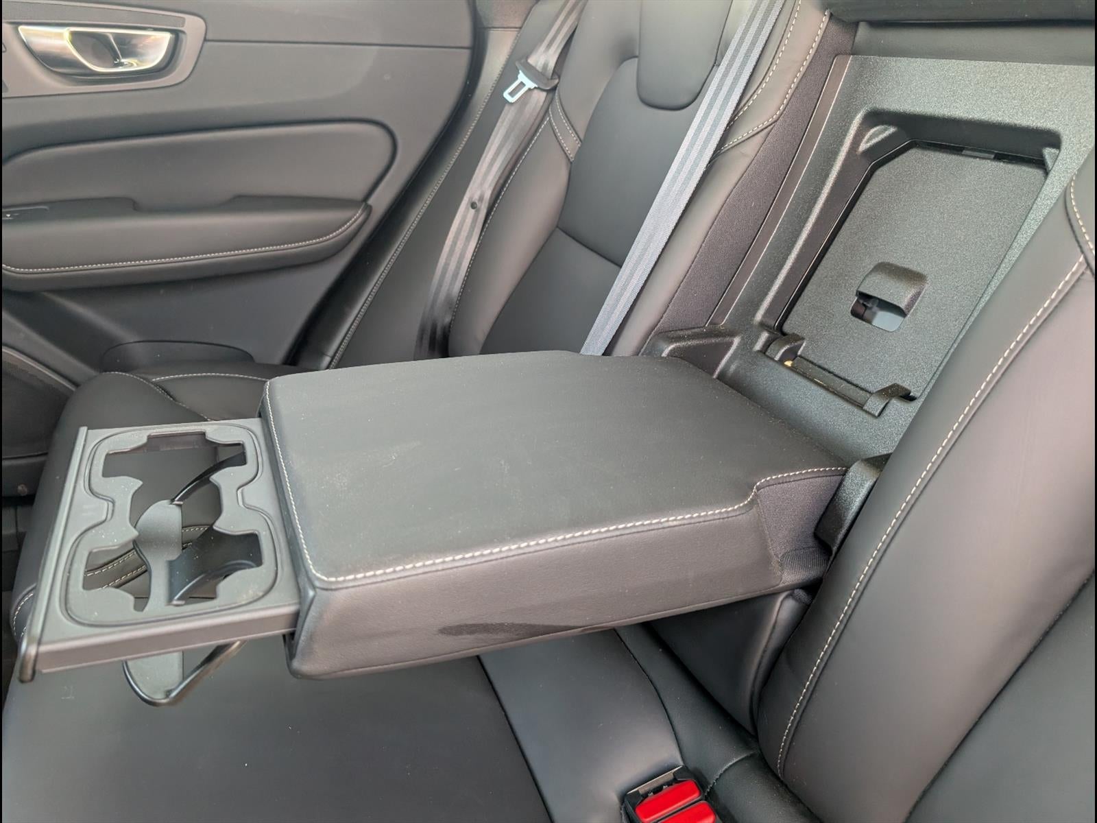 2023 Volvo XC60 Recharge Plug-In Hyb Ultimate Dark Theme