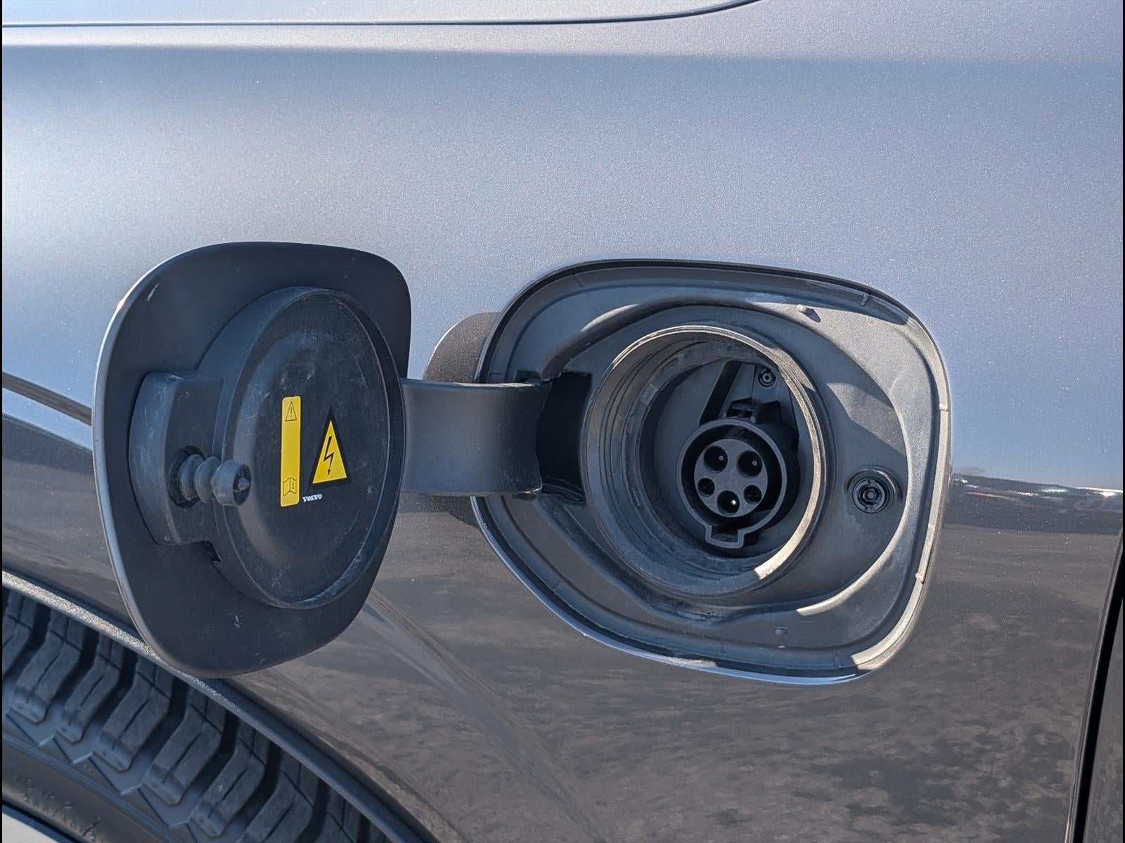 2023 Volvo XC60 Recharge Plug-In Hyb Ultimate Dark Theme