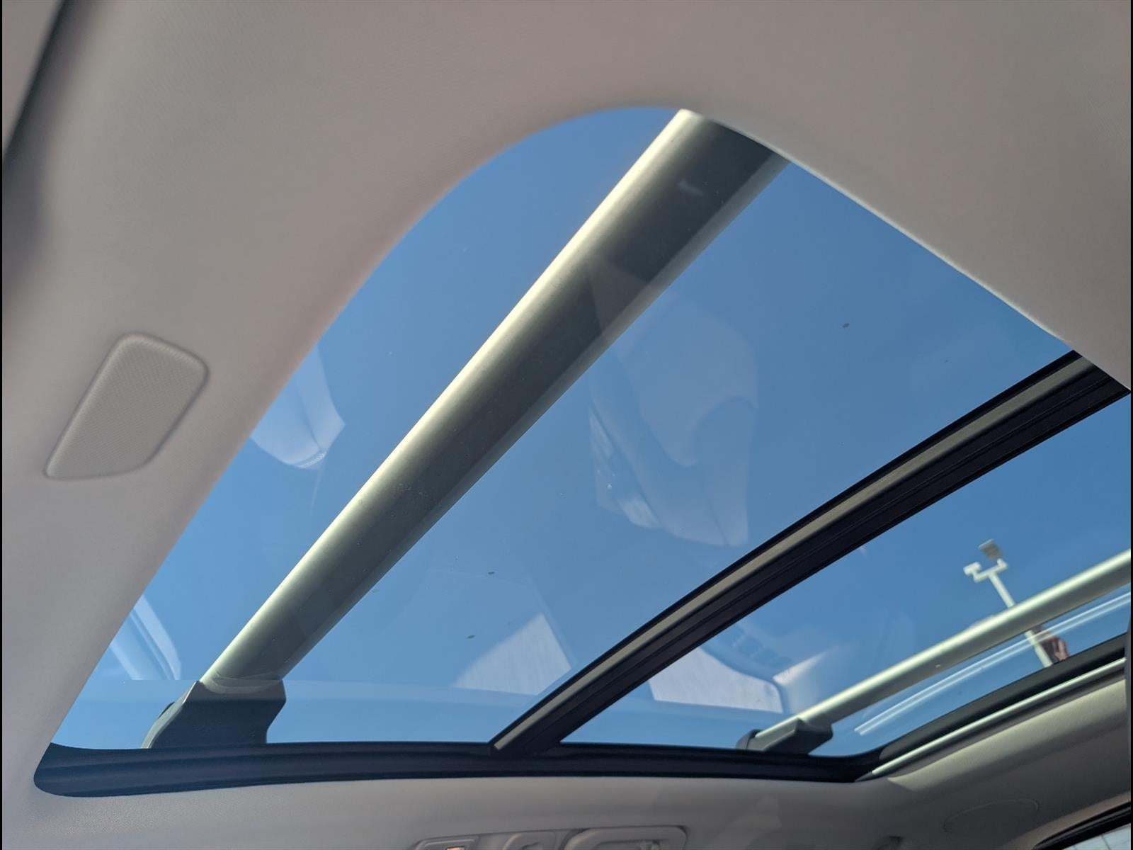 2023 Volvo XC60 Recharge Plug-In Hyb Ultimate Dark Theme